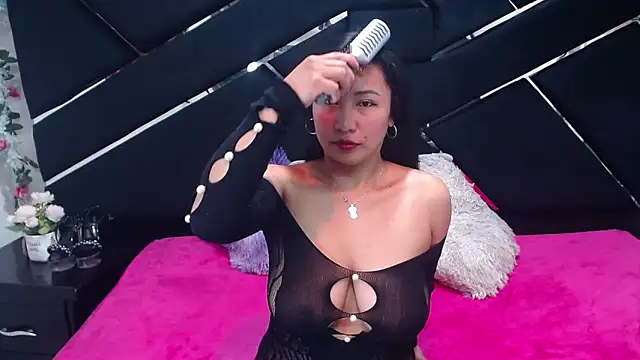 SalmaSantos  online show from 05.06.26
