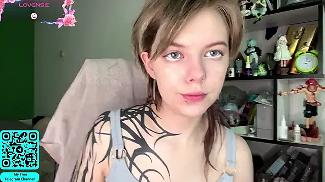 Snapshot of MadalynNosel chatting on 06.08.26 MadalynNosel online show from 06.08.26