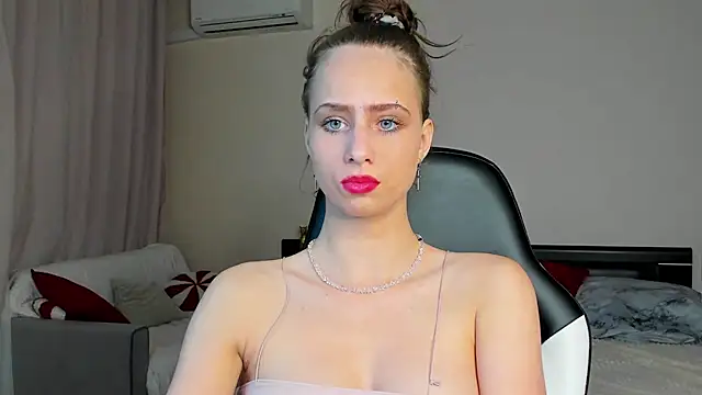 LoveBettie online show from 07.10.26
