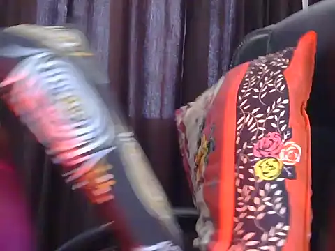 pari darling online show from 04.24.26