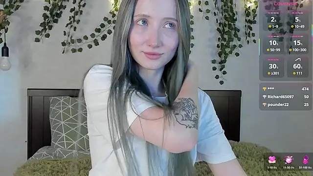 Snapshot of Leona_Vixen chatting on 06.11.26 Leona Vixen online show from 06.11.26