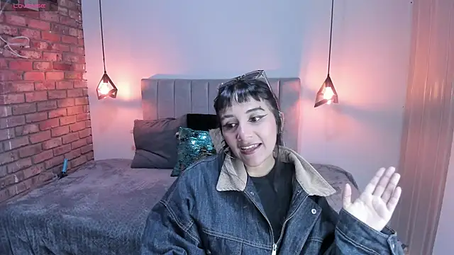 Hanna Clark   online show from 05.19.26