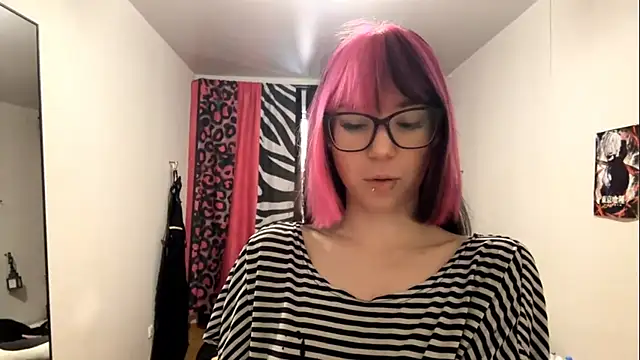 Snapshot of WifeAileen chatting on 04.07.26 WifeAileen online show from 04.07.26