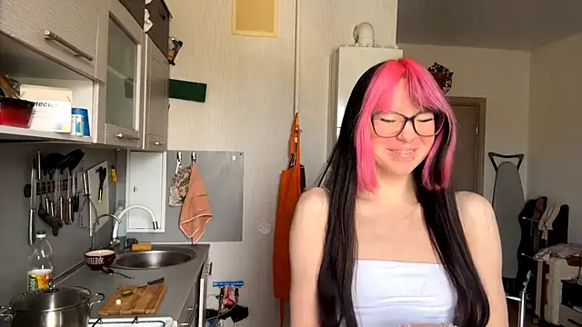Snapshot of WifeAileen chatting on 04.16.26 WifeAileen online show from 04.16.26