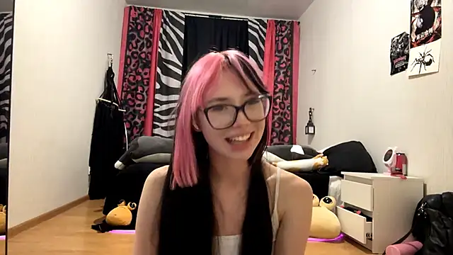 Snapshot of WifeAileen chatting on 05.10.26 WifeAileen online show from 05.10.26
