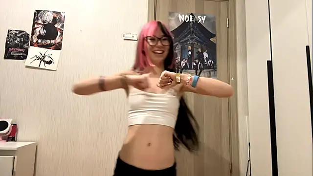Snapshot of WifeAileen chatting on 05.11.26 WifeAileen online show from 05.11.26