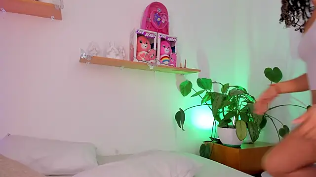 RoxanneMorguet  online show from 04.11.26