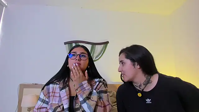 Elisa n Emma online show from 04.20.26