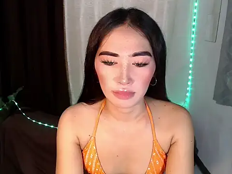 Snapshot of urasiankylie chatting on 06.21.26 urasiankylie online show from 06.21.26