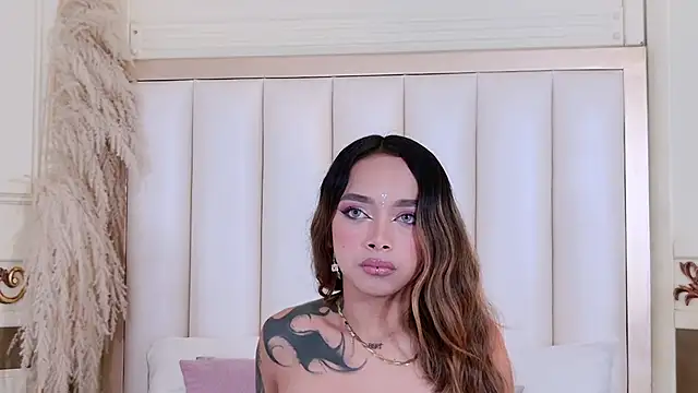 Snapshot of LaraBelmon chatting on 06.14.26 LaraBelmon online show from 06.14.26