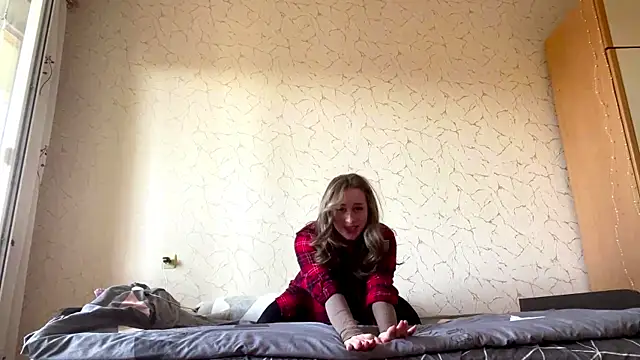 Snapshot of SpringSummers chatting on 04.06.26 SpringSummers online show from 04.06.26