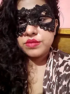 Maskedcurves online show from 04.02.26