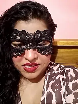 Maskedcurves online show from 04.04.26