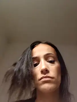 Snapshot of Lolaa92i chatting on 04.14.26 Lolaa92i online show from 04.14.26