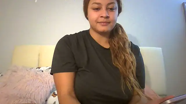 Snapshot of madzbailey chatting on 04.19.26 madzbailey online show from 04.19.26