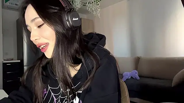 Elizabetswan online show from 04.12.26