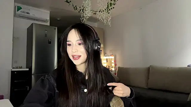 Elizabetswan online show from 04.14.26