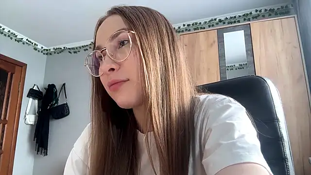 Milaissocute online show from 04.25.26