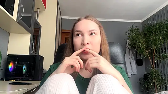 Milaissocute online show from 04.28.26