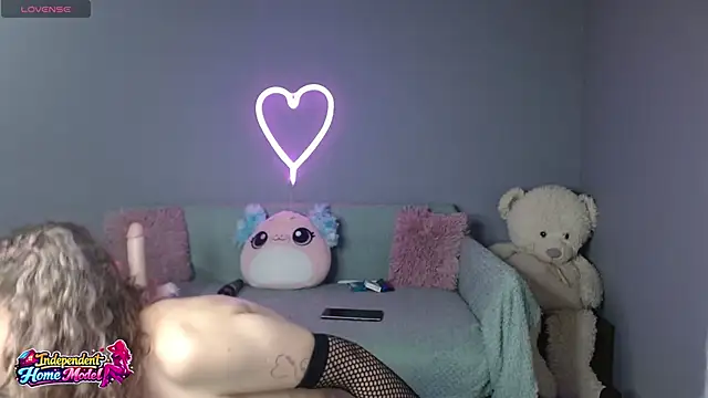 Snapshot of Bea_doll chatting on 05.14.26 Bea doll online show from 05.14.26