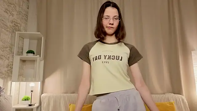 Snapshot of SheliaBinkley chatting on 04.14.26 SheliaBinkley online show from 04.14.26