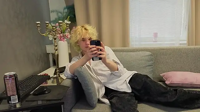 JameMilann online show from 04.25.26