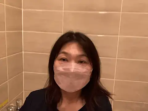 Snapshot of lemonade_madame chatting on 04.14.26 lemonade madame online show from 04.14.26