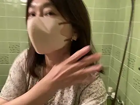 Snapshot of lemonade_madame chatting on 04.16.26 lemonade madame online show from 04.16.26