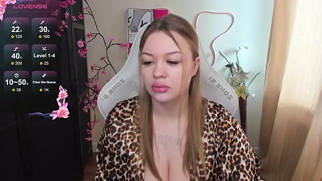 Snapshot of AmeliePeach chatting on 05.17.26 AmeliePeach online show from 05.17.26