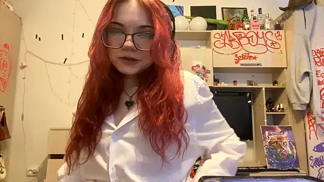 Snapshot of RedHeadCat chatting on 04.09.26 RedHeadCat online show from 04.09.26