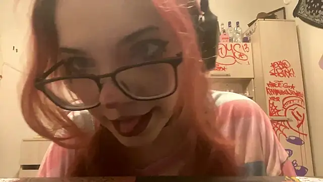 Snapshot of RedHeadCat chatting on 04.27.26 RedHeadCat online show from 04.27.26