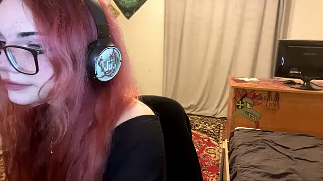 Snapshot of RedHeadCat chatting on 05.01.26 RedHeadCat online show from 05.01.26