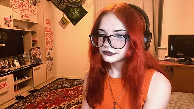 Snapshot of RedHeadCat chatting on 05.14.26 RedHeadCat online show from 05.14.26