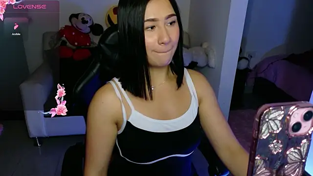 Snapshot of EvelynLeen_ chatting on 05.01.26 EvelynLeen online show from 05.01.26