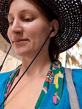 Snapshot of Julialexxxx chatting on 07.17.26 Julialexxxx online show from 07.17.26
