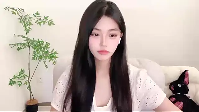 Snapshot of Kitteovo chatting on 05.16.26 Kitteovo online show from 05.16.26