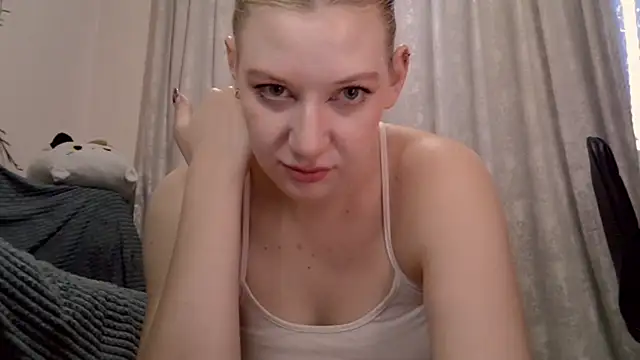 Snapshot of earn_my_lily chatting on 05.15.26 earn my lily online show from 05.15.26