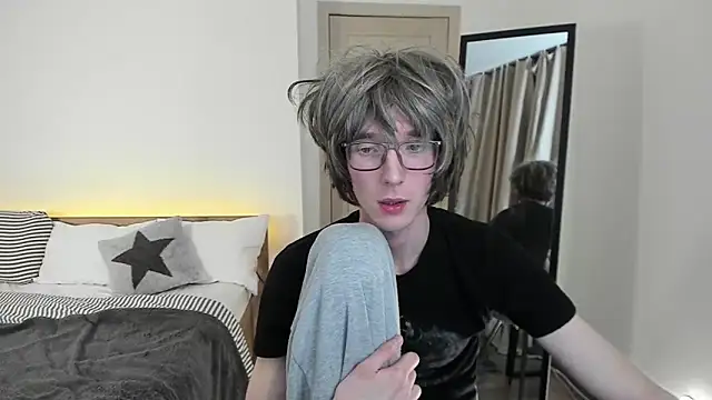 Snapshot of schizophrenic_dog chatting on 04.15.26 schizophrenic dog online show from 04.15.26