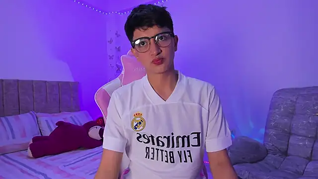 Snapshot of SaNti_ll chatting on 04.08.26 SaNti ll online show from 04.08.26