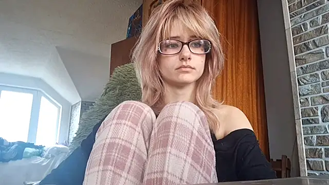 Snapshot of IceeWomen chatting on 04.08.26 IceeWomen online show from 04.08.26