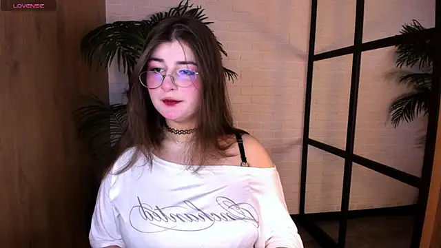 Snapshot of HaniaWish chatting on 07.17.26 HaniaWish online show from 07.17.26