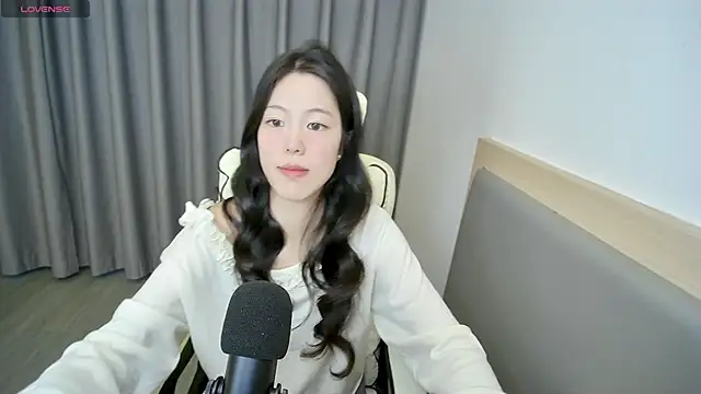 Snapshot of yizhixiaolulu chatting on 04.07.26 yizhixiaolulu online show from 04.07.26