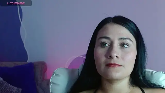 Snapshot of emilylondon_22 chatting on 04.08.26 emilylondon 22 online show from 04.08.26