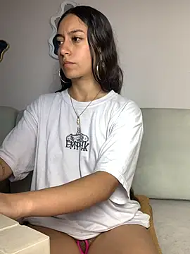 DulceLatinaxo online show from 04.19.26