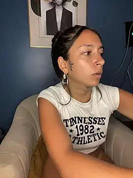 DulceLatinaxo online show from 04.28.26