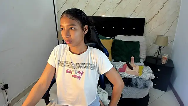 hasley cute online show from 05.20.26