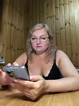 Snapshot of White-Chocolatte chatting on 05.19.26 White-Chocolatte online show from 05.19.26