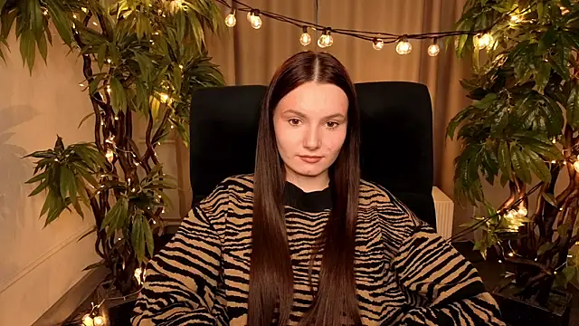 Snapshot of MarieFuller chatting on 04.08.26 MarieFuller online show from 04.08.26