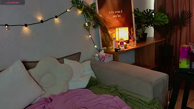 Lumllue online show from 04.14.26