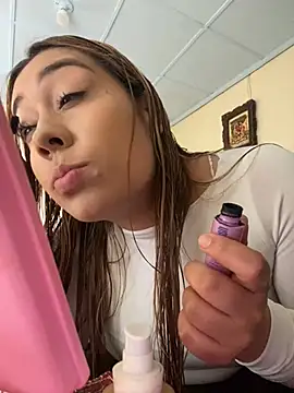  BellaSmith  online show from 04.18.26